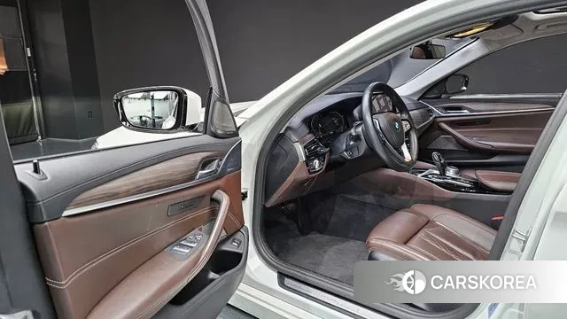 BMW 5 Series (G30) 2020 Белый из Кореи, фото 2