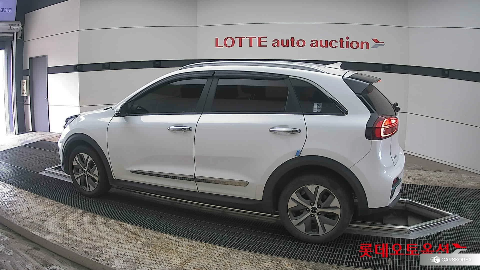 Kia Niro EV 2022 Snow White Pearl (optional) из Кореи, фото 2