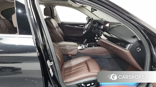 BMW 5 Series (G30) 2021 Черный из Кореи, фото 2