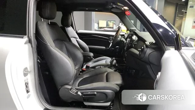 Mini Cooper Electric 2023 Белый из Кореи, фото 2