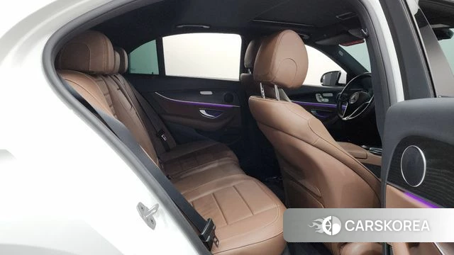 Mercedes-Benz E-Class W213 2022 Белый из Кореи, фото 2