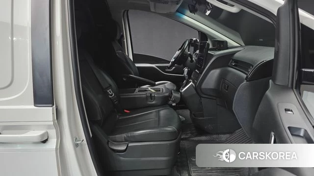 Hyundai Staria 2022 Белый из Кореи, фото 2