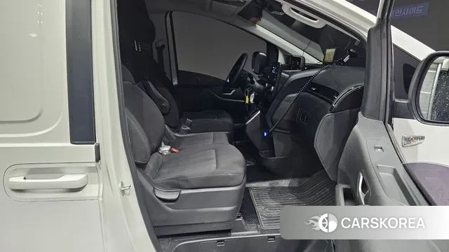 Hyundai Staria 2022 Белый из Кореи, фото 2