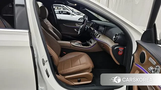 Mercedes-Benz E-Class W213 2022 Белый из Кореи, фото 2