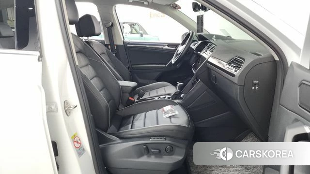 Volkswagen Tiguan second Generation 2023 Белый из Кореи, фото 2