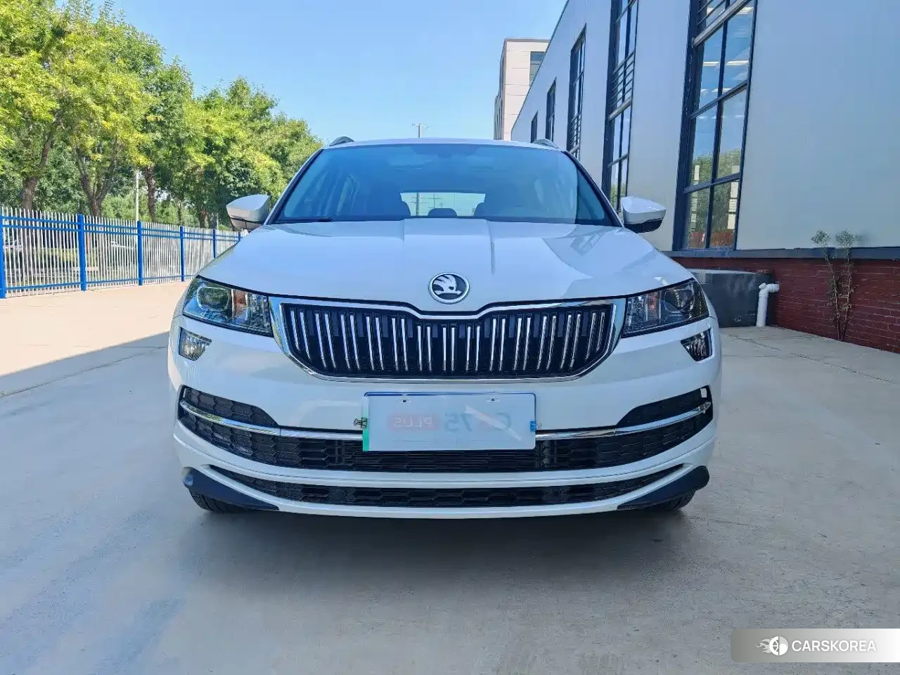 Skoda Karoq 2023 Белый из Китая, фото 2