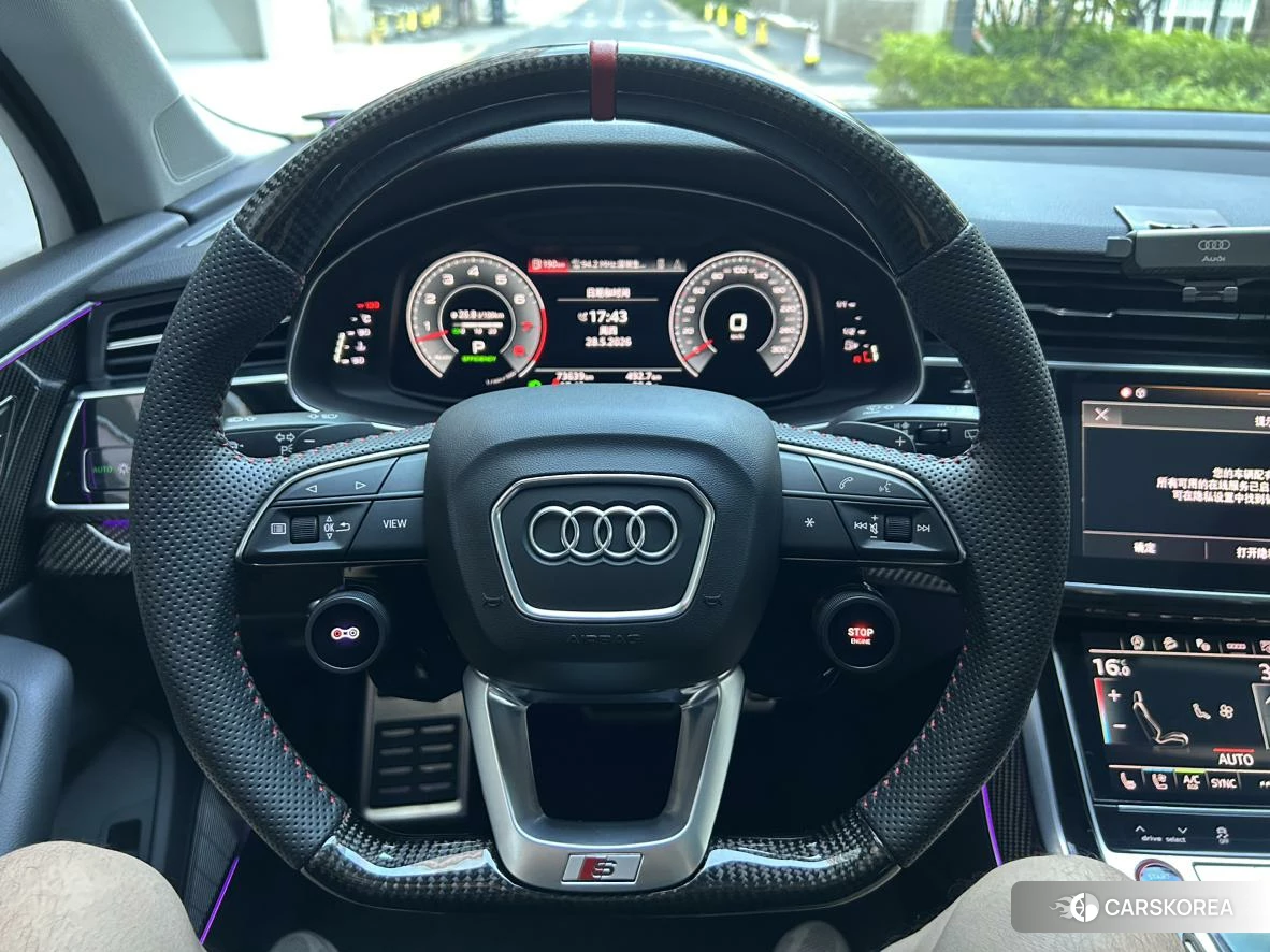 Audi Q7 2021 Темно-серый из Китая, фото 2