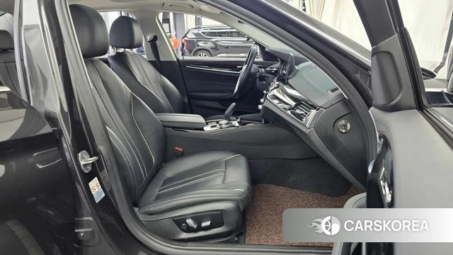 BMW 5 Series (G30) 2018 Серый из Кореи, фото 2