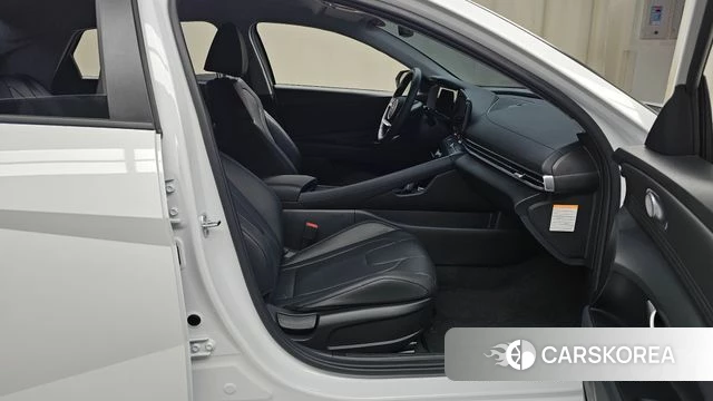 Hyundai The New Avante Hybrid (CN7) 2025 Белый из Кореи, фото 2