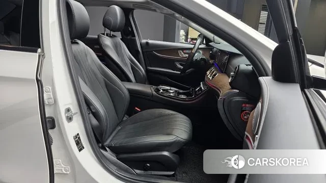 Mercedes-Benz E-Class W213 2019 Белый из Кореи, фото 2