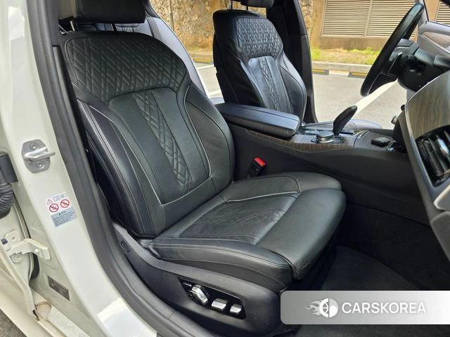 BMW 5 Series (G30) 2018 Белый из Кореи, фото 2
