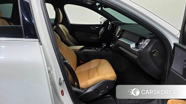 Volvo XC60 second Generation 2018 Белый из Кореи, фото 2