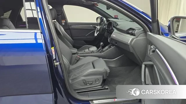 Audi Q3 (F3) 2023 Синий из Кореи, фото 2