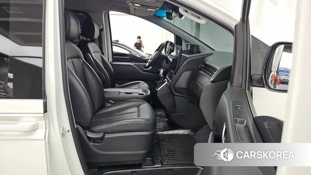 Hyundai Staria 2023 Белый из Кореи, фото 2