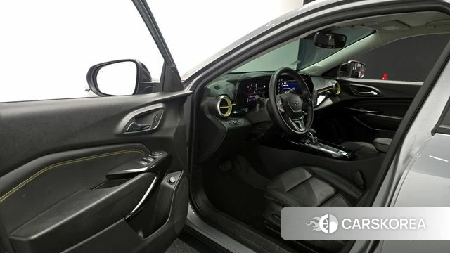 Chevrolet (GM Daewoo) Trax Crossover 2023 Серебряный из Кореи, фото 2