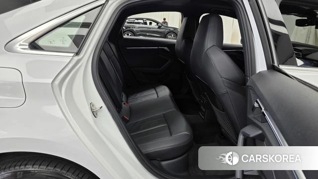 Audi A3 (8Y) 2023 Белый из Кореи, фото 2