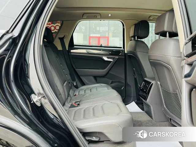 Volkswagen Touareg 2021 Черный из Китая, фото 2