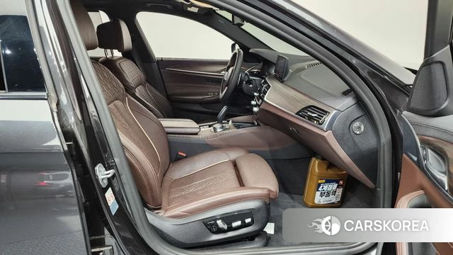 BMW 5 Series (G30) 2019 Черный из Кореи, фото 2