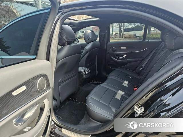 Mercedes-Benz E-Class W213 2023 Черный из Кореи, фото 2