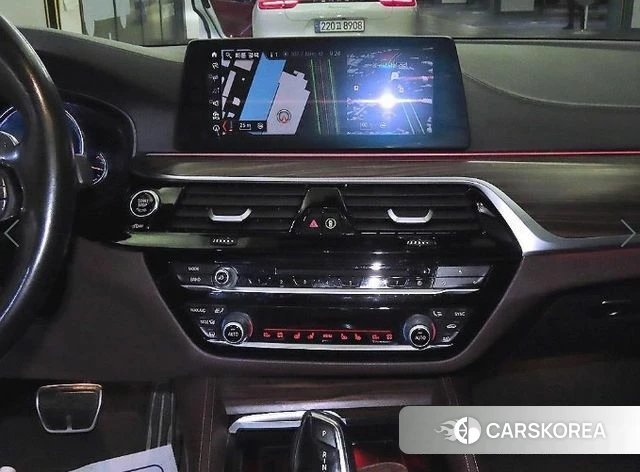 BMW 5 Series (G30) 2018 Серый из Кореи, фото 2