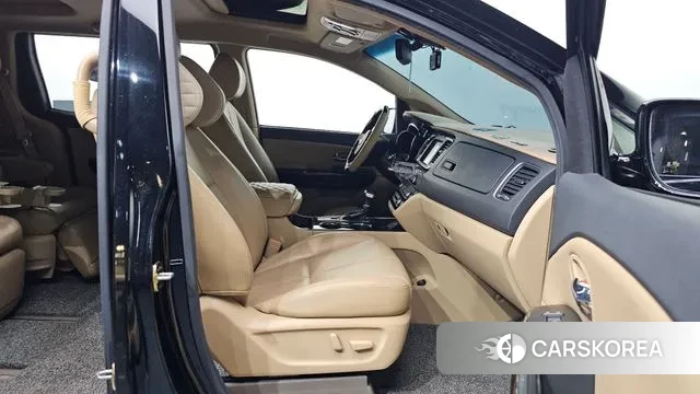 Kia The New Carnival 2018 Черный из Кореи, фото 2