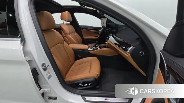 BMW 5 Series (G30) 2022 Белый из Кореи, фото 2