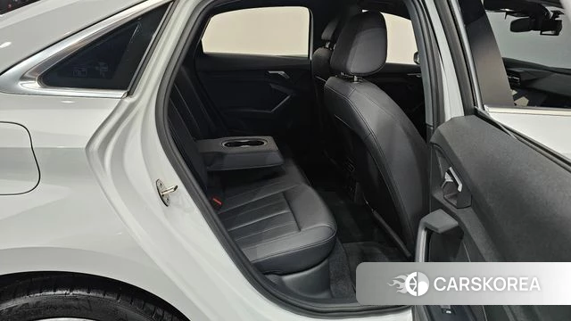 Audi A3 (8Y) 2023 Белый из Кореи, фото 2