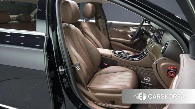Mercedes-Benz E-Class W213 2019 Черный из Кореи, фото 2