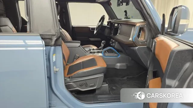 Ford Bronco 6th Generation 2023 Небесно-голубой из Кореи, фото 2