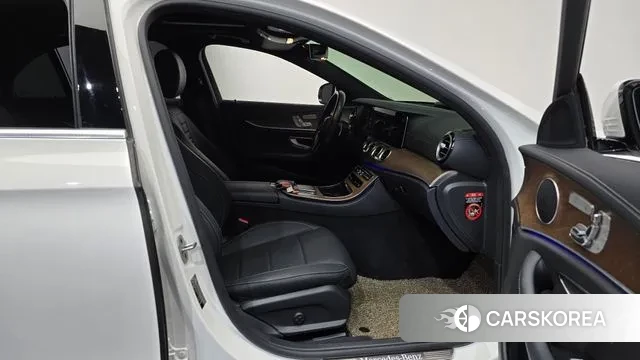 Mercedes-Benz E-Class W213 2021 Белый из Кореи, фото 2