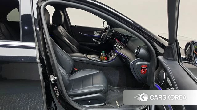 Mercedes-Benz E-Class W213 2021 Черный из Кореи, фото 2
