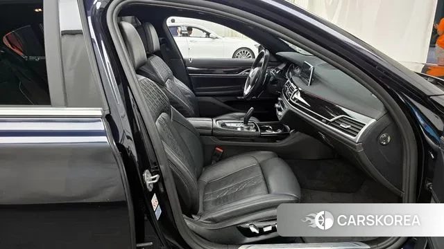 BMW 7 Series (G11) 2018 Черный из Кореи, фото 2