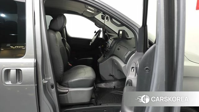 Hyundai The New Grand Starex 2020 Серебристо-серый из Кореи, фото 2