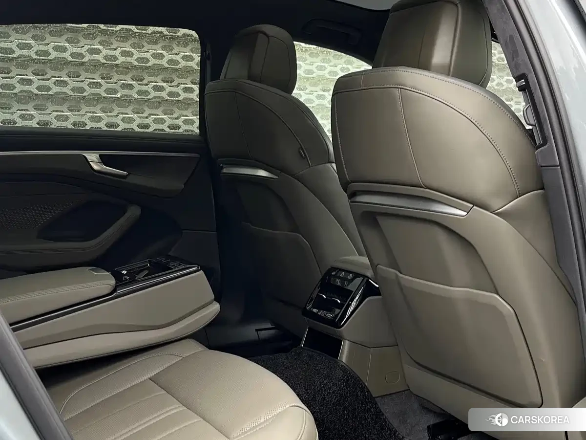 Audi A6L 2026 Silver/gray из Китая, фото 2
