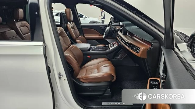 Lincoln Aviator 2nd generation 2023 Белый из Кореи, фото 2