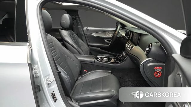 Mercedes-Benz E-Class W213 2018 Серебряный из Кореи, фото 2