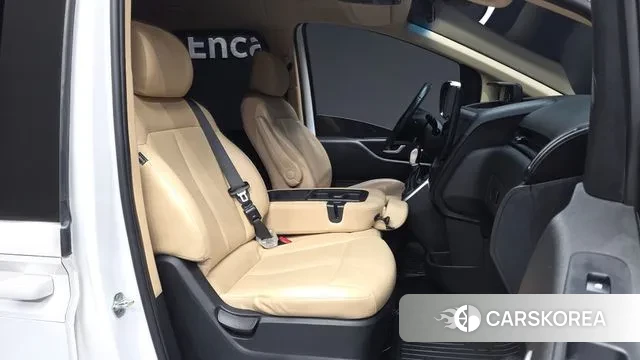 Hyundai Staria 2022 Белый из Кореи, фото 2