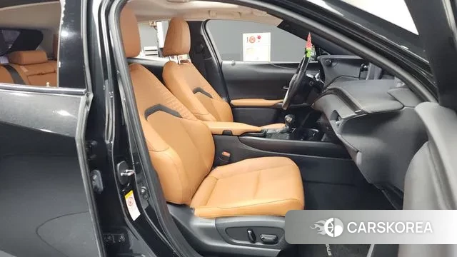 Lexus UX250h 2019 Черный из Кореи, фото 2