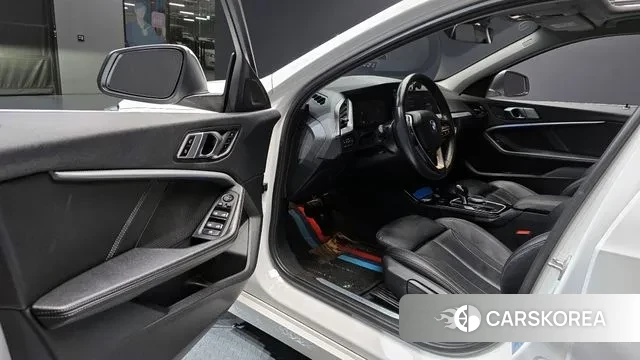 BMW 1 Series (F40) 2022 Белый из Кореи, фото 2