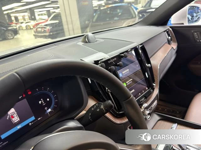 Volvo XC60 2024 Белый из Китая, фото 2