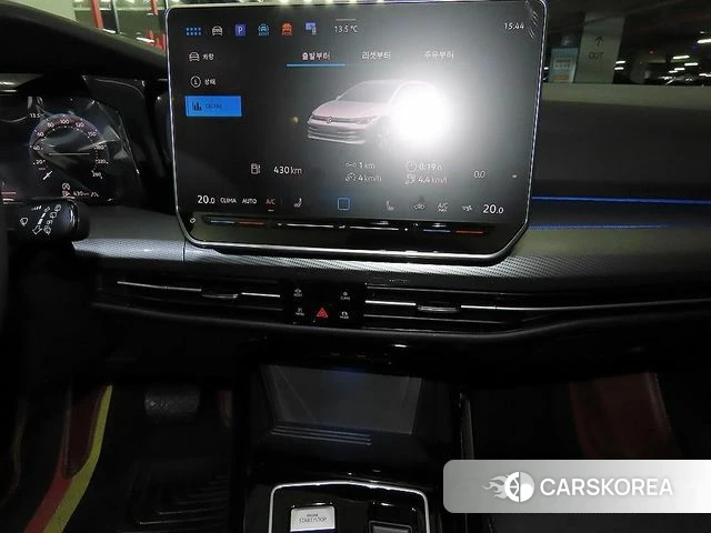 Volkswagen Golf 8th Generation 2025 Белый из Кореи, фото 2