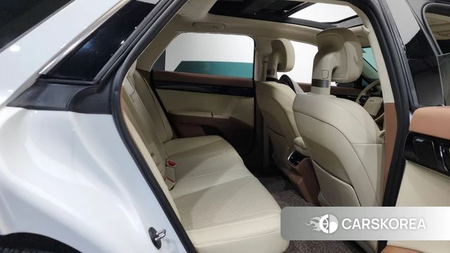Hyundai Grandeur Hybrid (GN7) 2023 Белый из Кореи, фото 2
