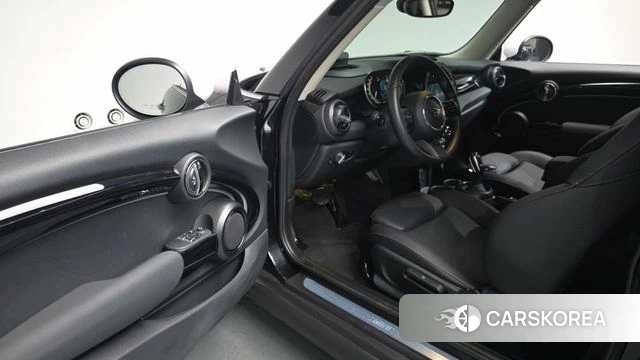 Mini Cooper 2022 Черный из Кореи, фото 2