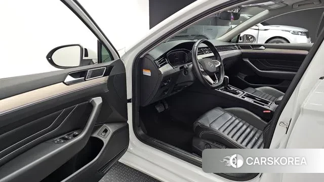 Volkswagen Passat GT (B8) 2022 Белый из Кореи, фото 2