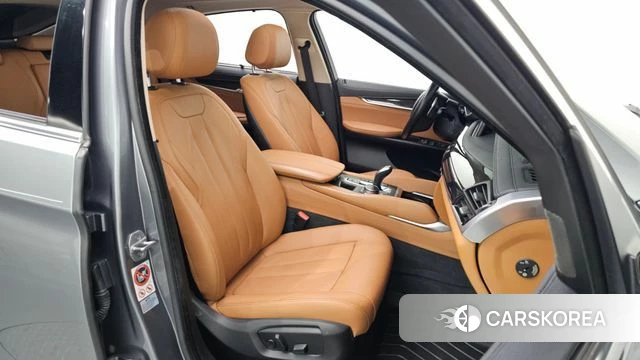 BMW X6 (F16) 2018 Серебристо-серый из Кореи, фото 2