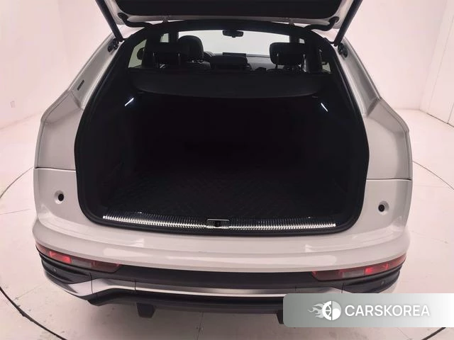 Audi Q5L Sportback 2021 Белый из Китая, фото 2
