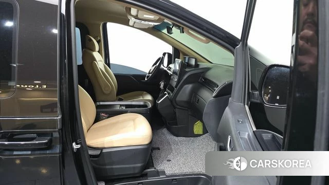 Hyundai Staria 2023 Черный из Кореи, фото 2