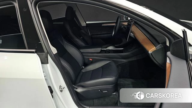 Tesla Model Y 2023 Белый из Кореи, фото 2