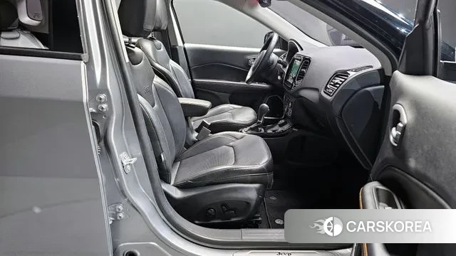 Jeep Compass 2nd Generation 2018 Серебристо-серый из Кореи, фото 2