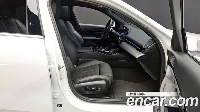 BMW 5 Series (G60) 2024 Белый из Кореи, фото 2